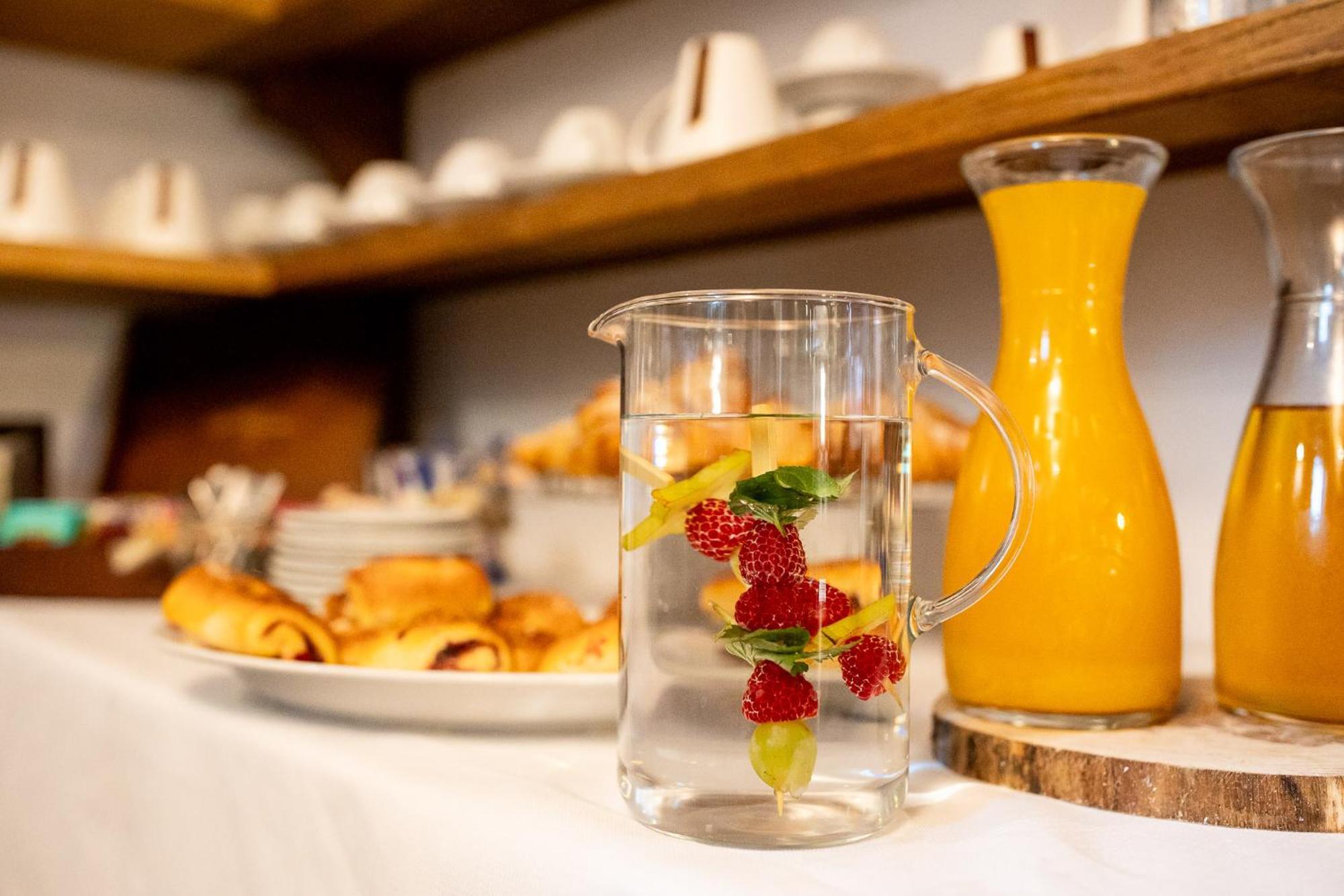 Gosciniec Pod Zajacem Bed & Breakfast Olesnica  Bagian luar foto