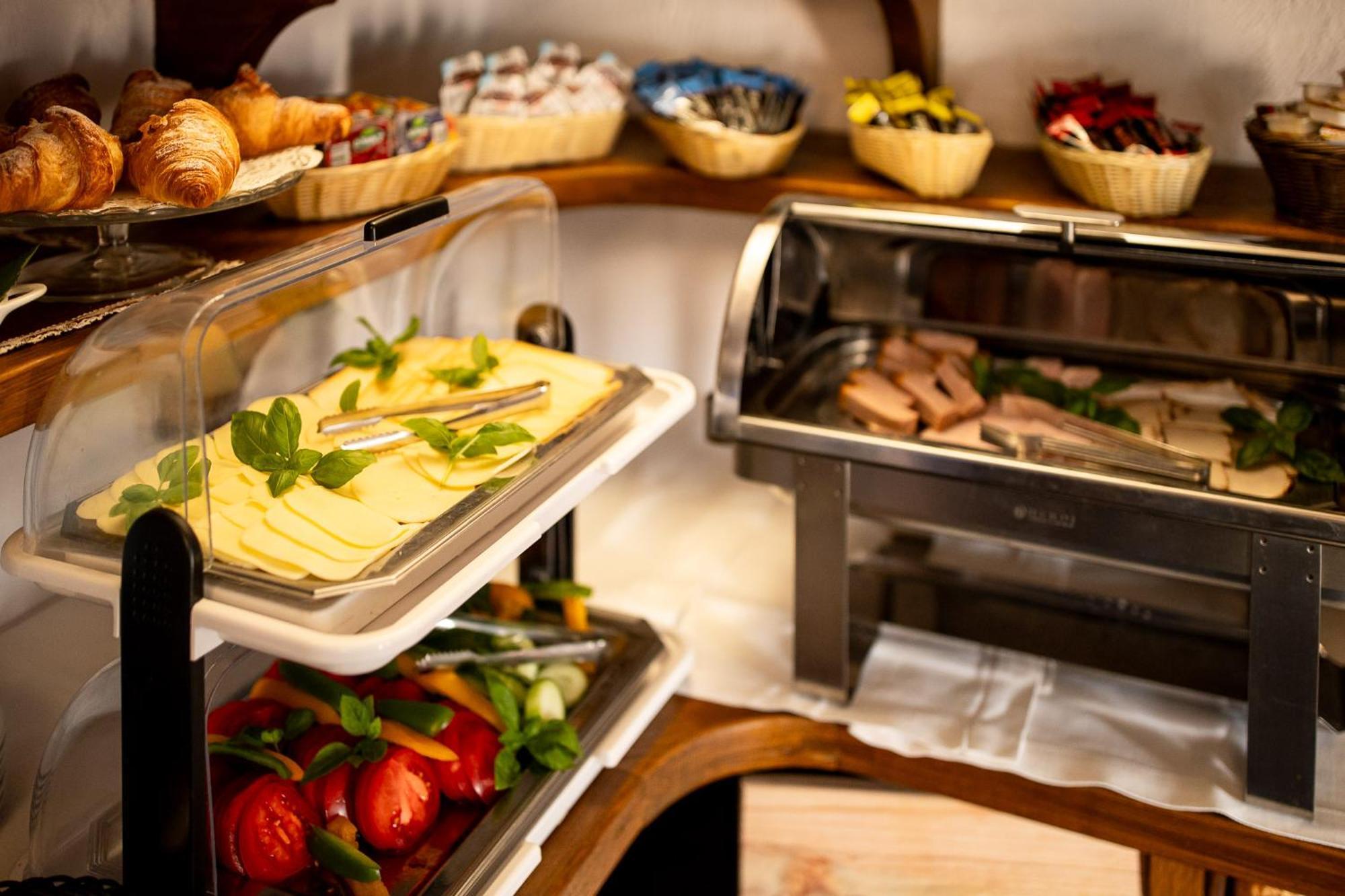 Gosciniec Pod Zajacem Bed & Breakfast Olesnica  Bagian luar foto