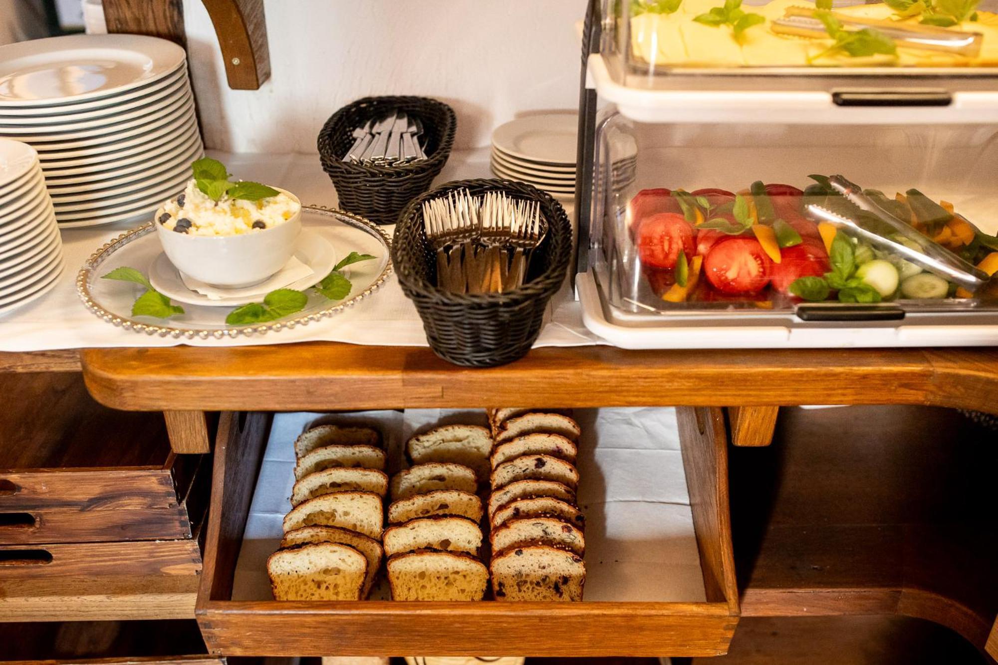 Gosciniec Pod Zajacem Bed & Breakfast Olesnica  Bagian luar foto