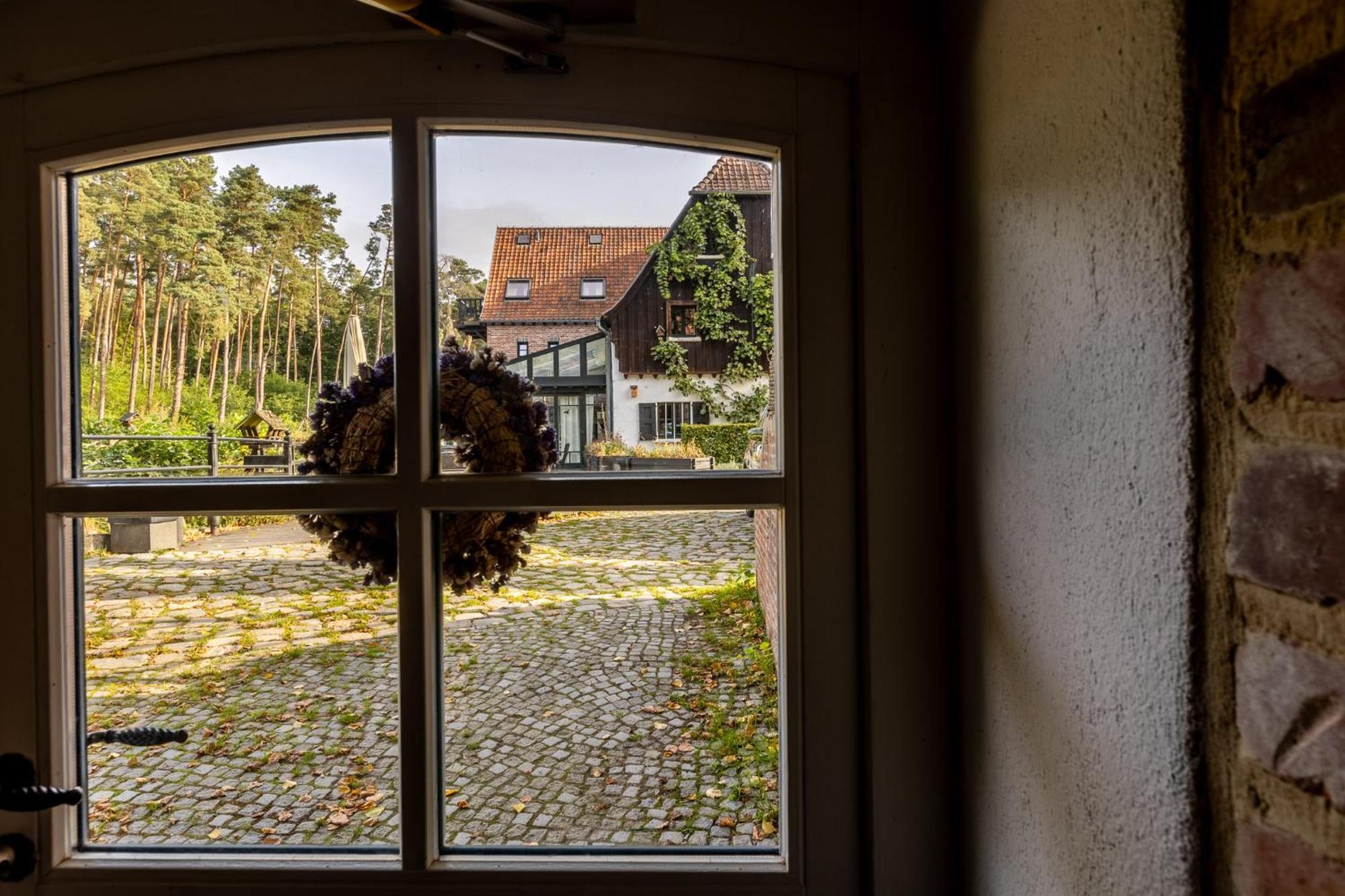 Gosciniec Pod Zajacem Bed & Breakfast Olesnica  Bagian luar foto
