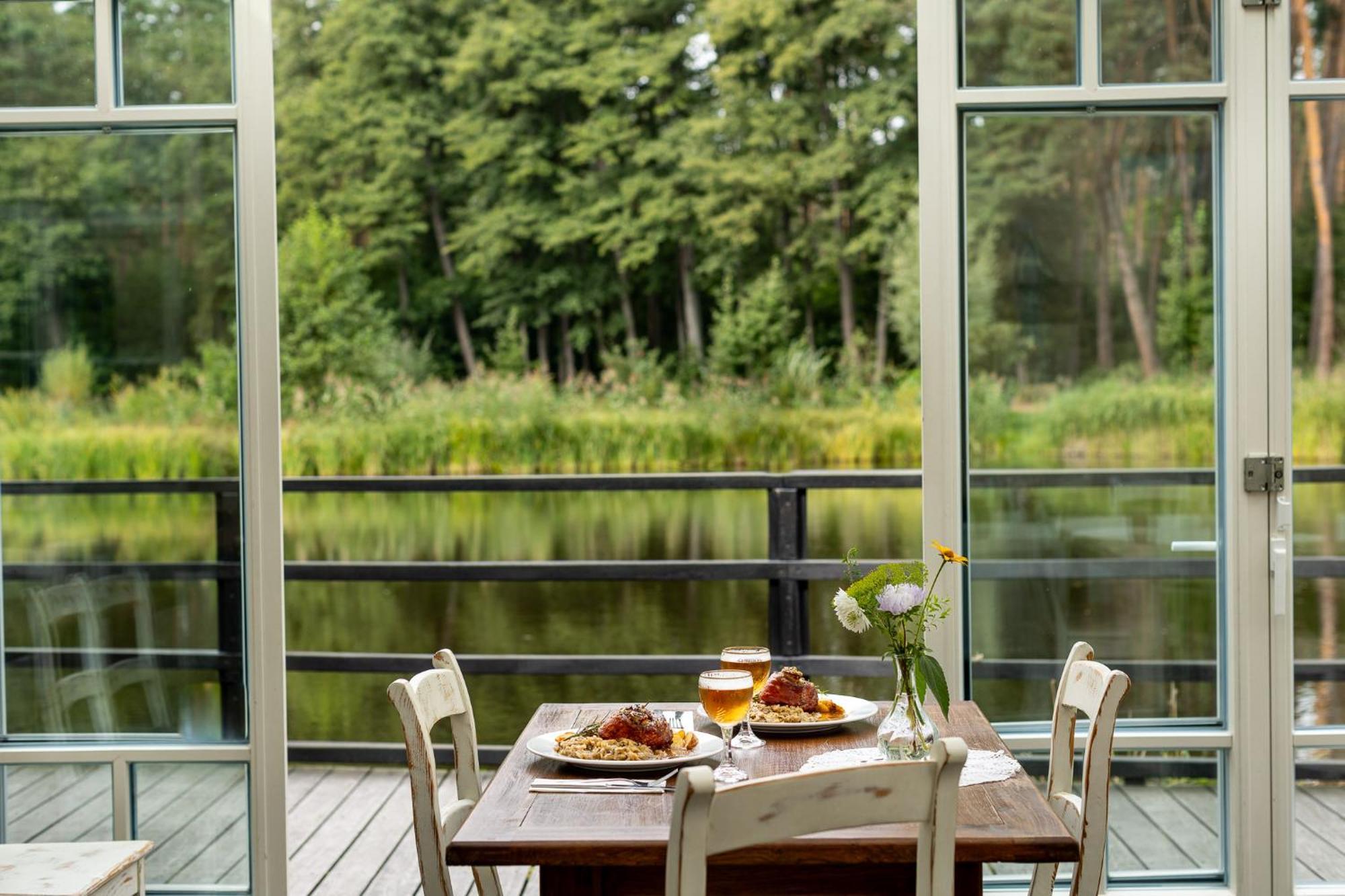 Gosciniec Pod Zajacem Bed & Breakfast Olesnica  Bagian luar foto