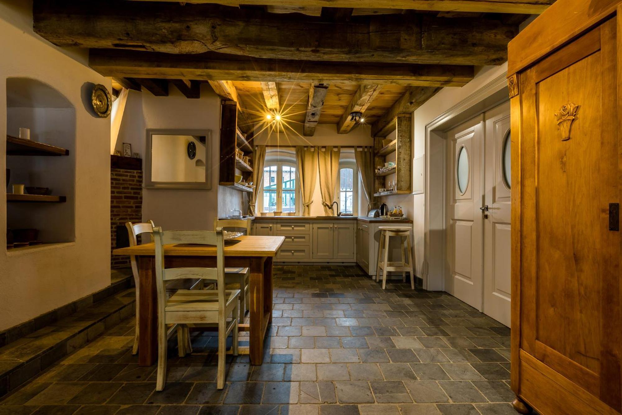 Gosciniec Pod Zajacem Bed & Breakfast Olesnica  Bagian luar foto