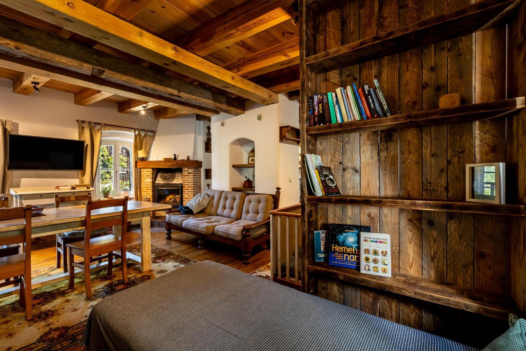 Gosciniec Pod Zajacem Bed & Breakfast Olesnica  Bagian luar foto