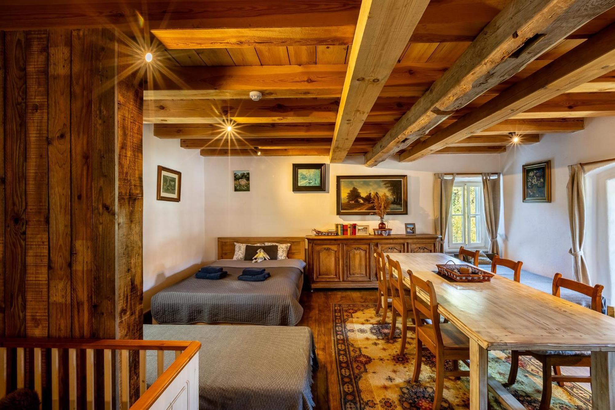 Gosciniec Pod Zajacem Bed & Breakfast Olesnica  Bagian luar foto