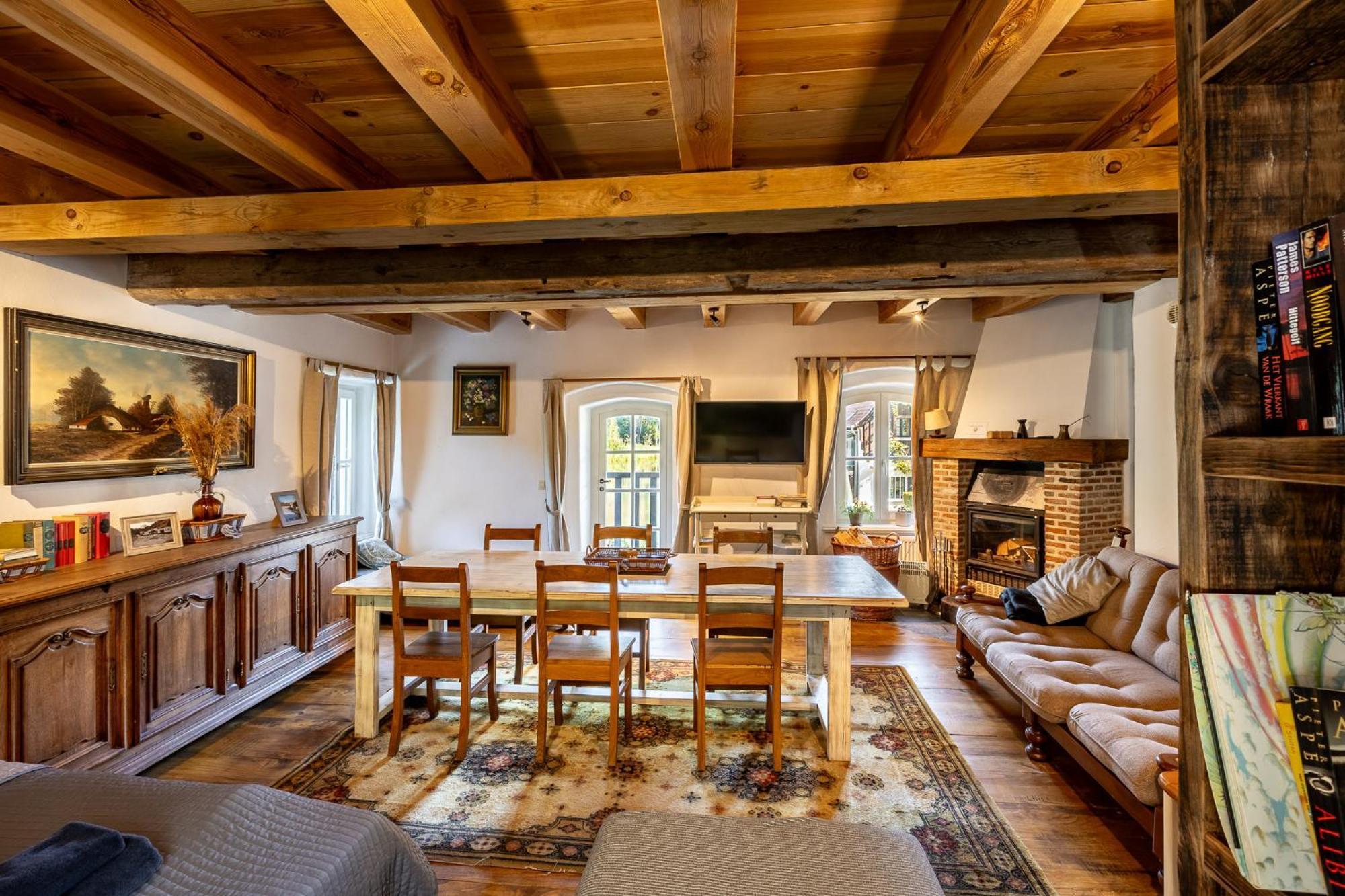 Gosciniec Pod Zajacem Bed & Breakfast Olesnica  Bagian luar foto