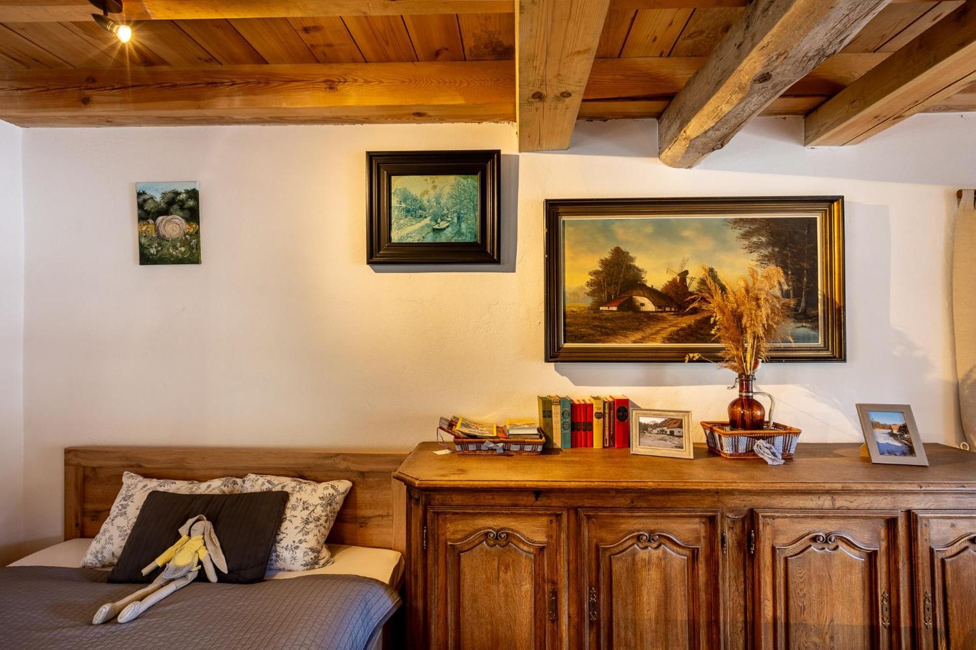 Gosciniec Pod Zajacem Bed & Breakfast Olesnica  Bagian luar foto