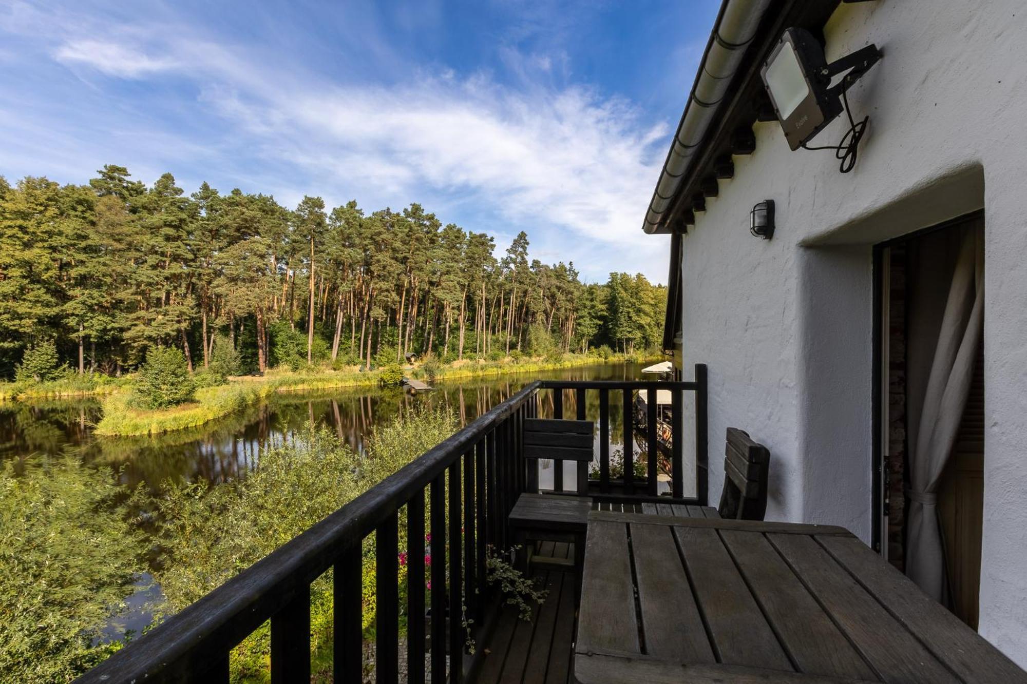 Gosciniec Pod Zajacem Bed & Breakfast Olesnica  Bagian luar foto