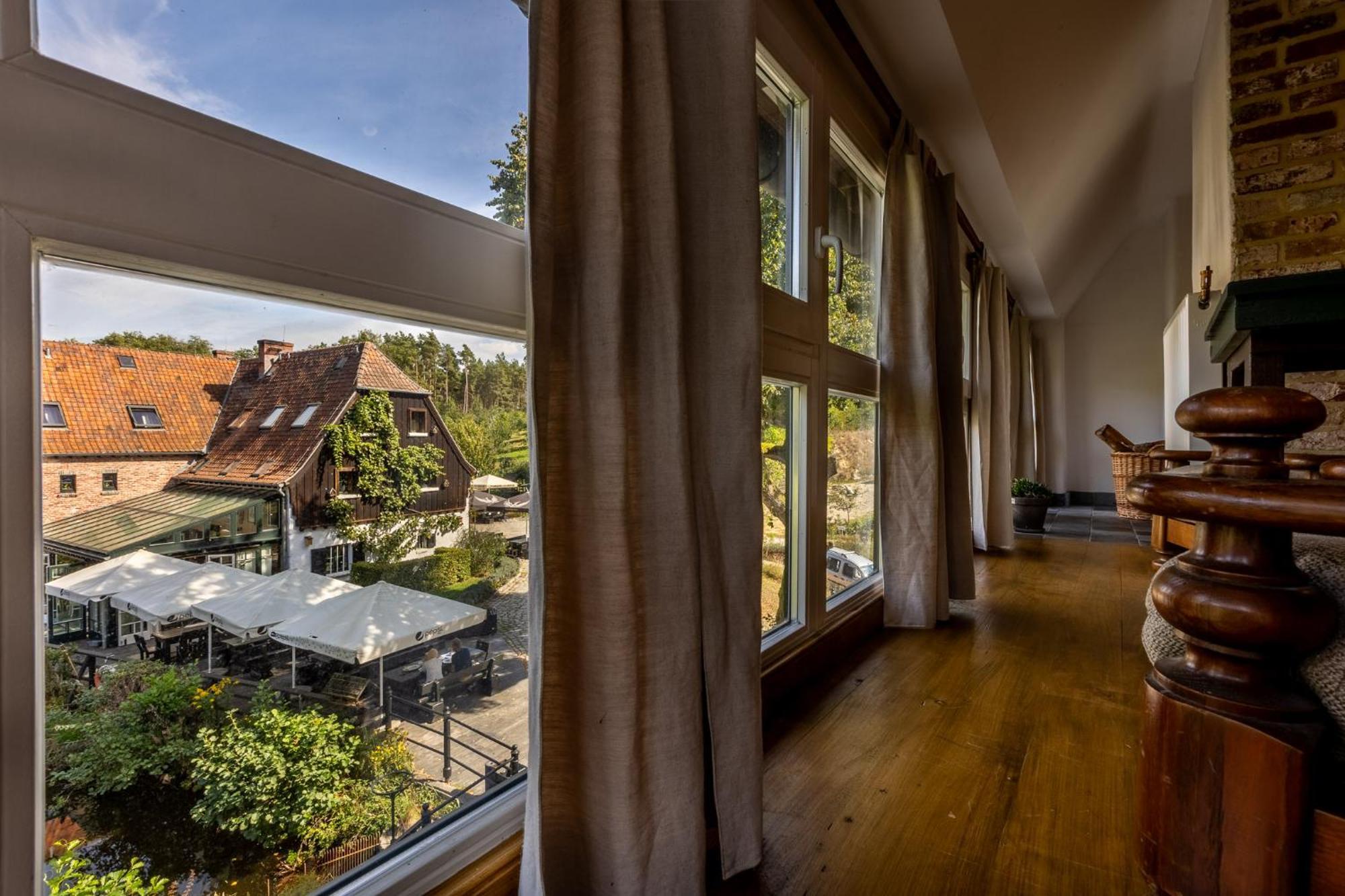Gosciniec Pod Zajacem Bed & Breakfast Olesnica  Bagian luar foto