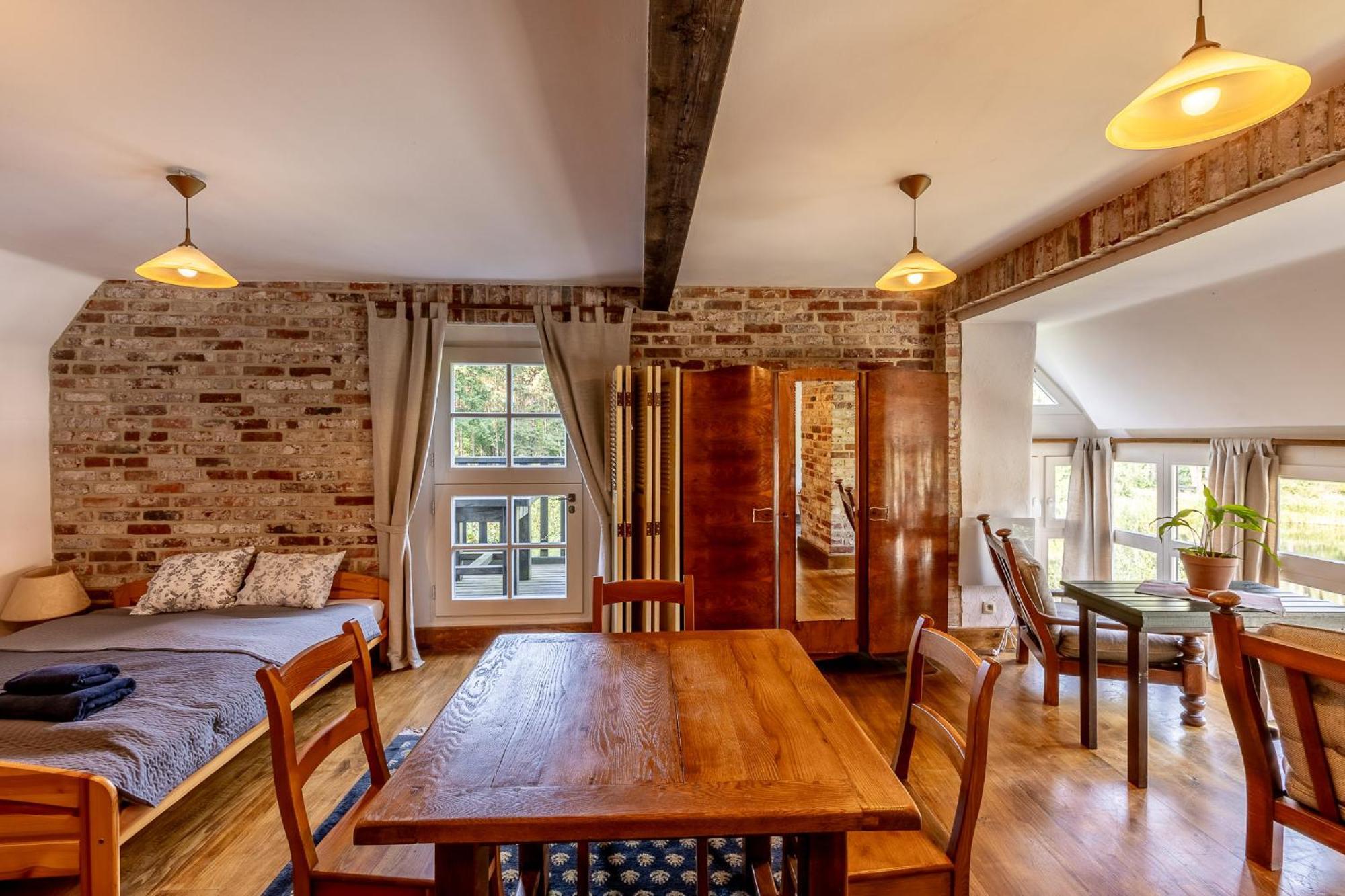 Gosciniec Pod Zajacem Bed & Breakfast Olesnica  Bagian luar foto
