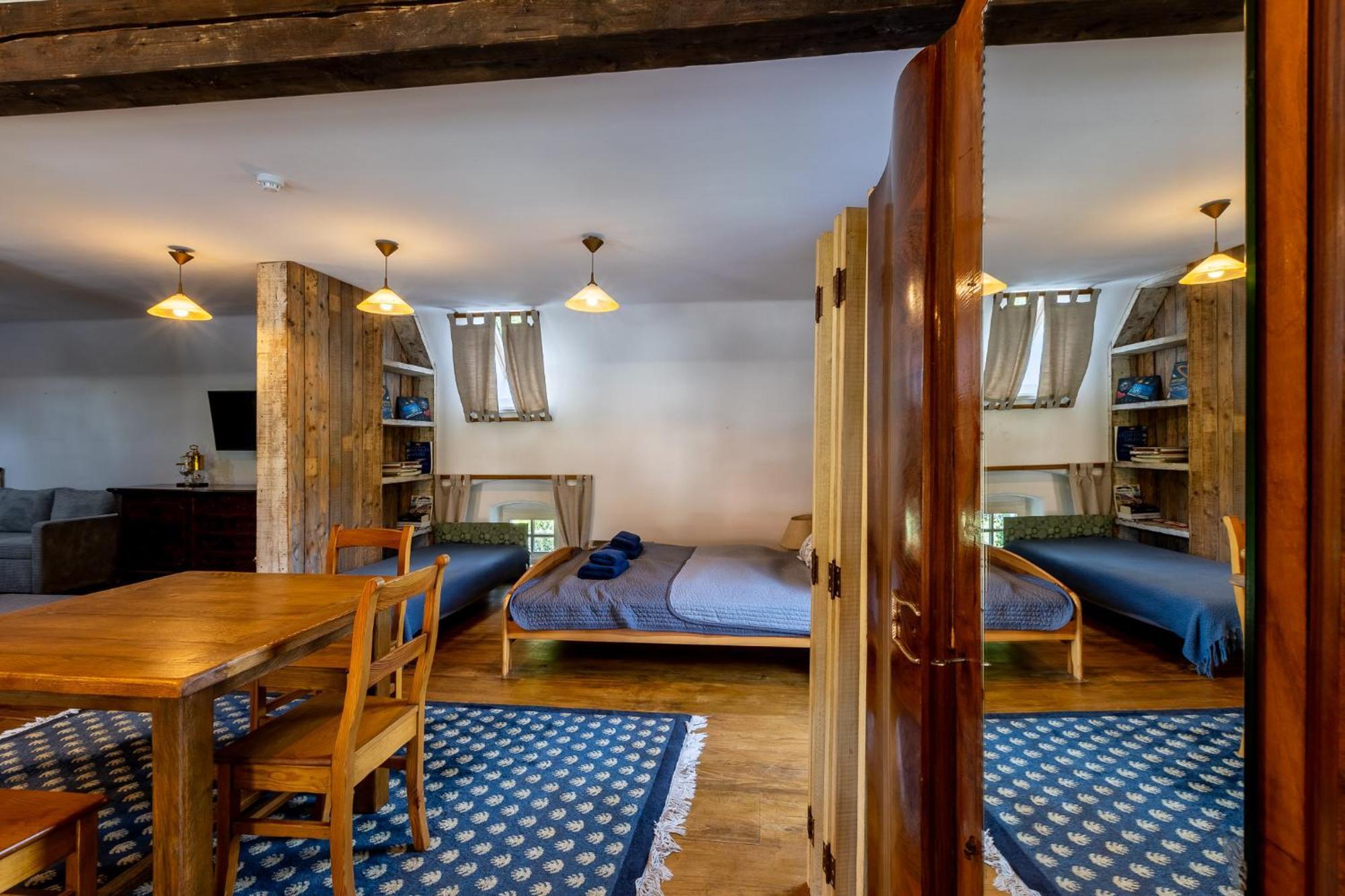 Gosciniec Pod Zajacem Bed & Breakfast Olesnica  Bagian luar foto