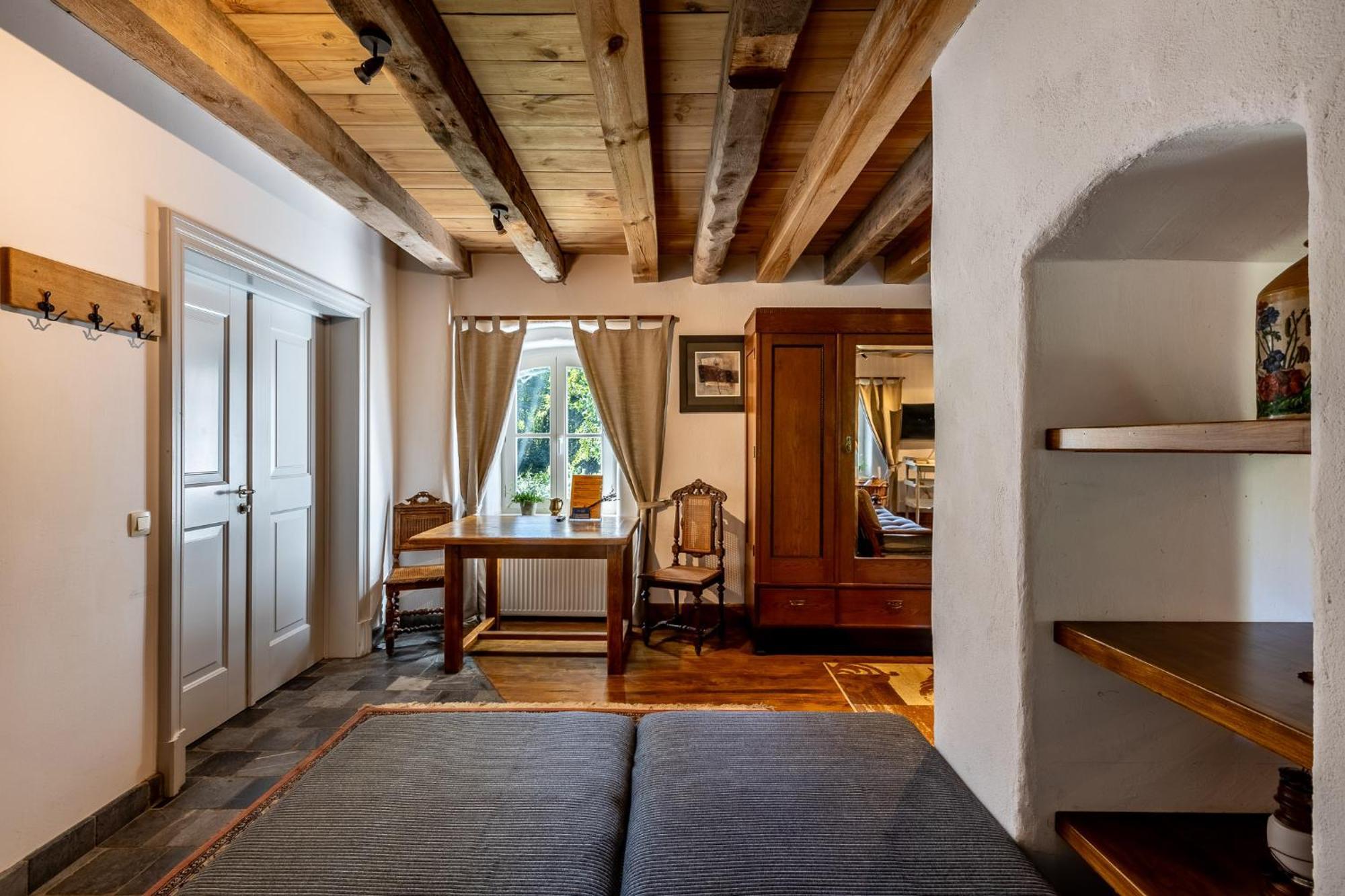 Gosciniec Pod Zajacem Bed & Breakfast Olesnica  Bagian luar foto