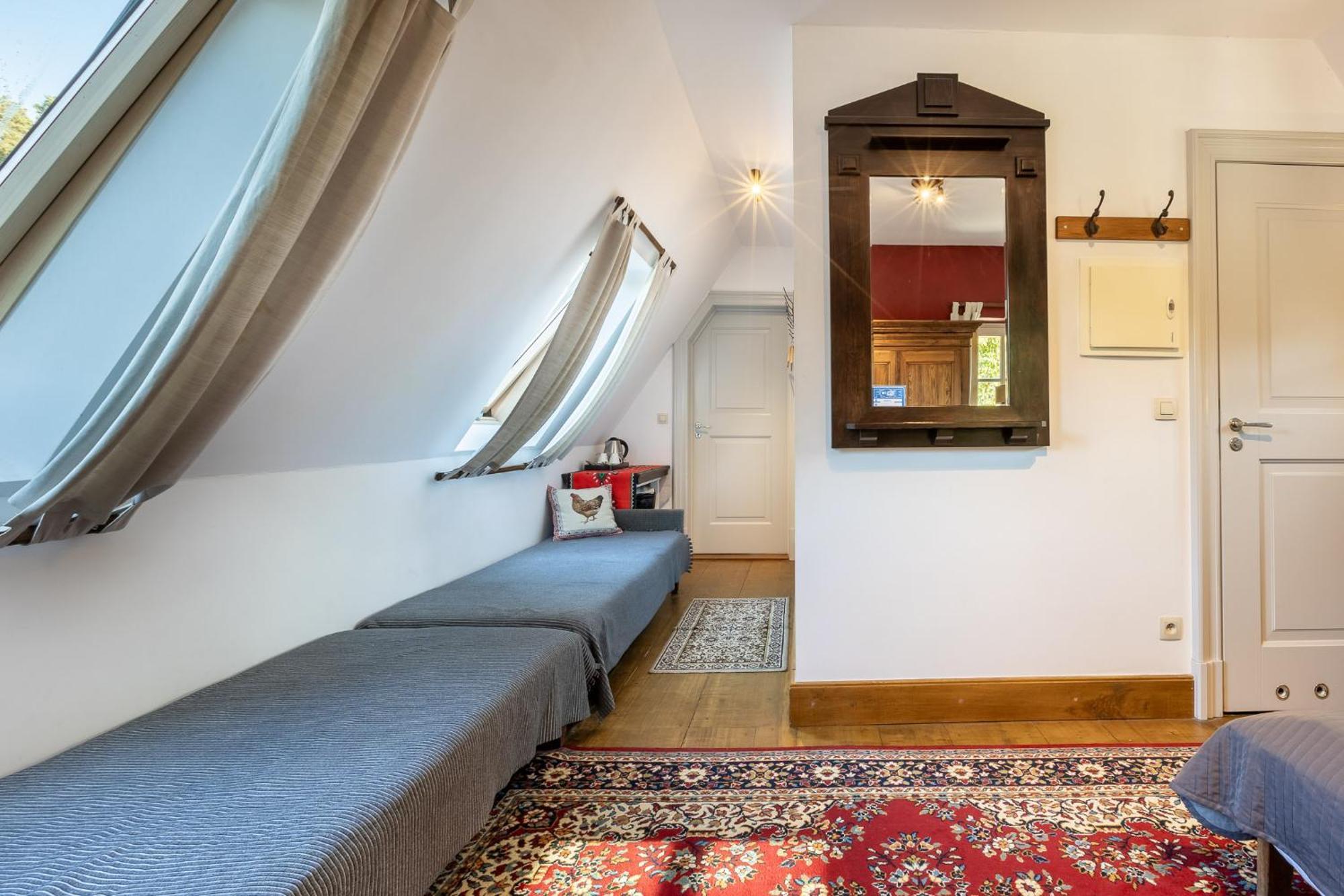 Gosciniec Pod Zajacem Bed & Breakfast Olesnica  Bagian luar foto