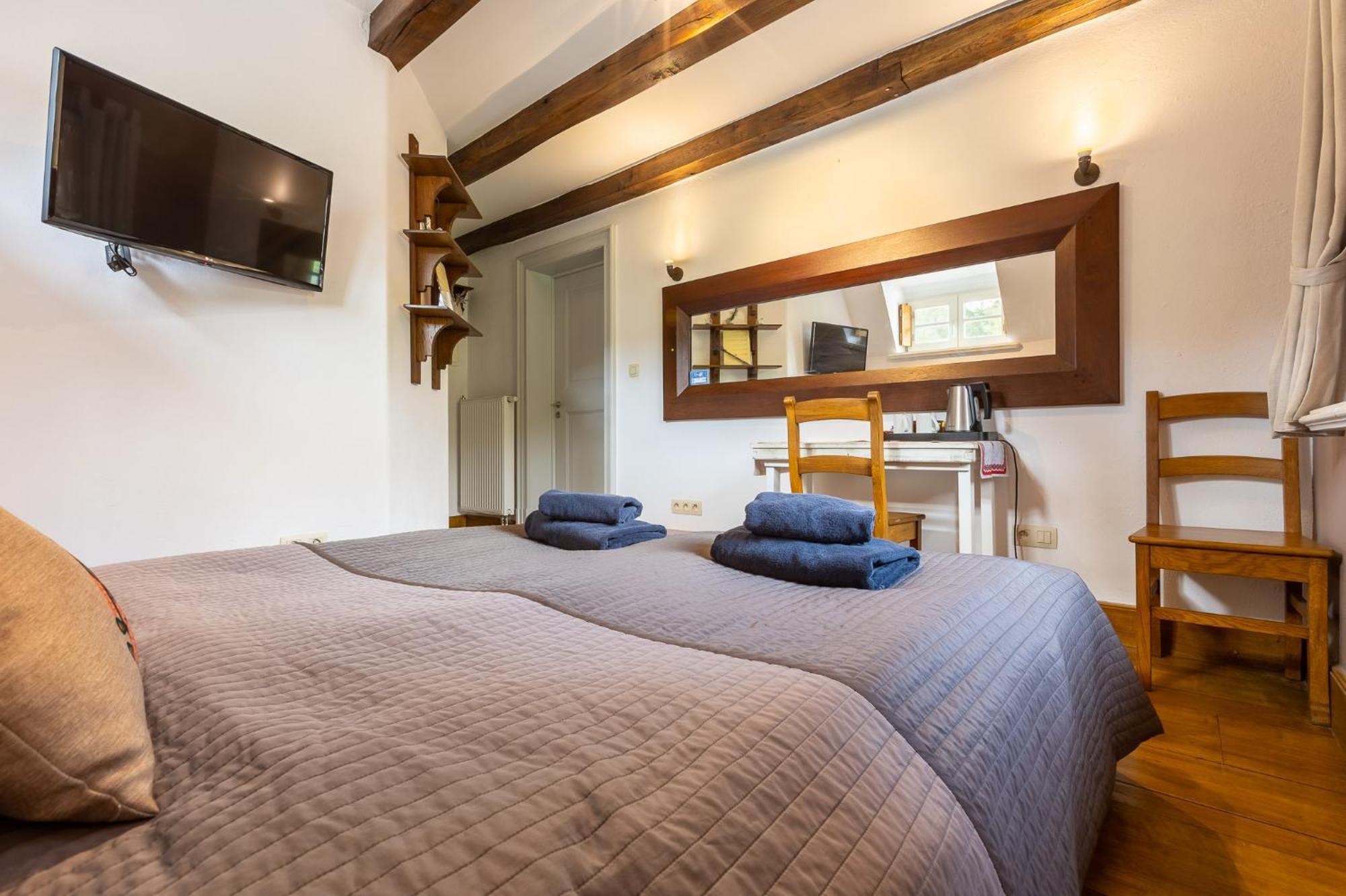 Gosciniec Pod Zajacem Bed & Breakfast Olesnica  Bagian luar foto