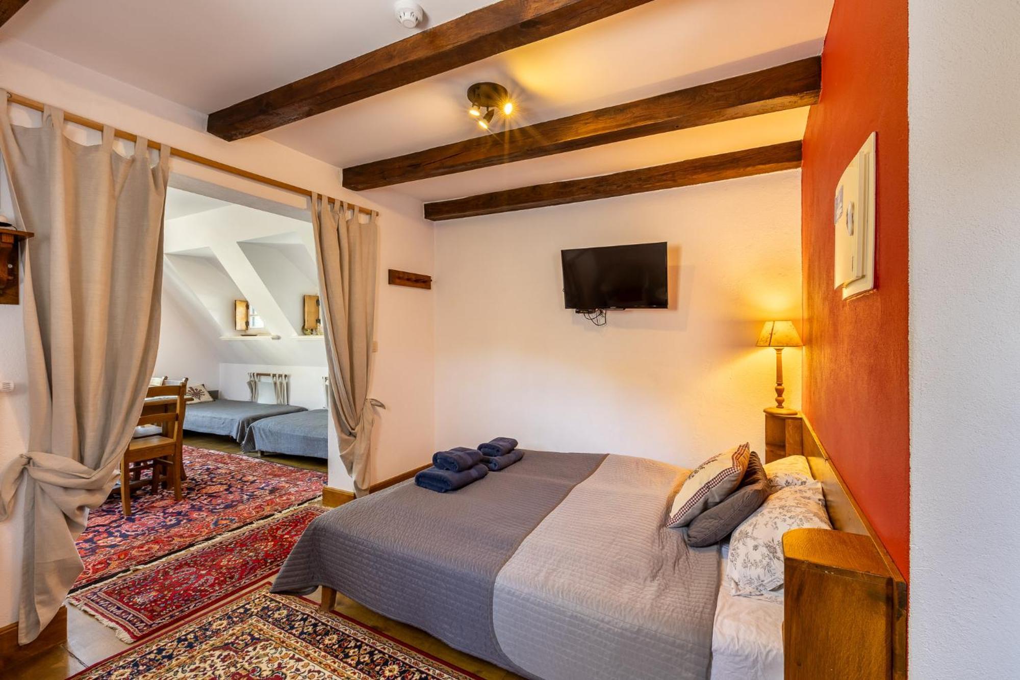 Gosciniec Pod Zajacem Bed & Breakfast Olesnica  Bagian luar foto