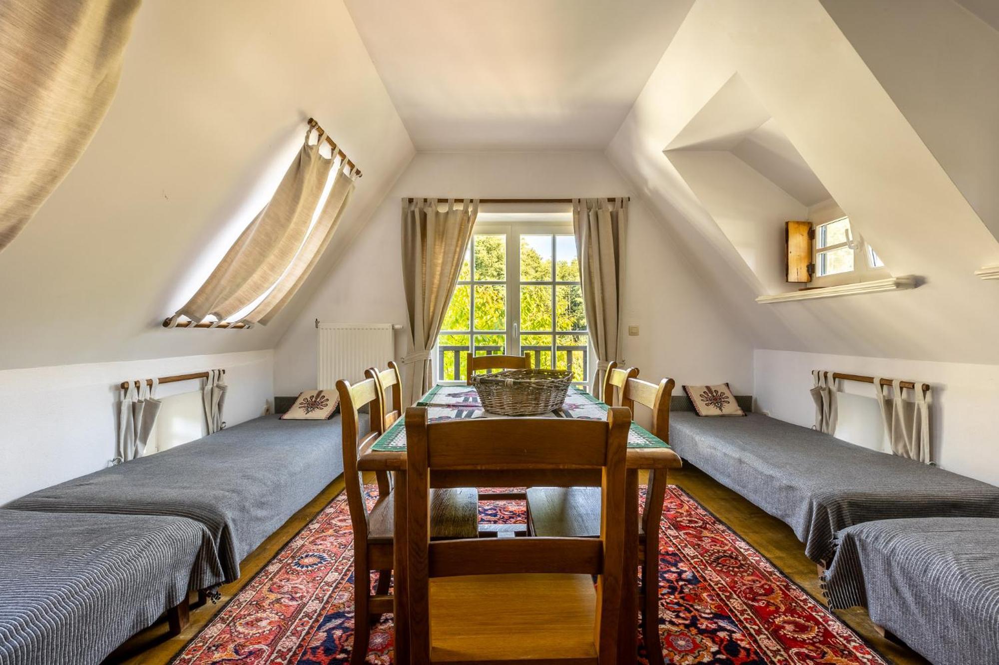 Gosciniec Pod Zajacem Bed & Breakfast Olesnica  Bagian luar foto