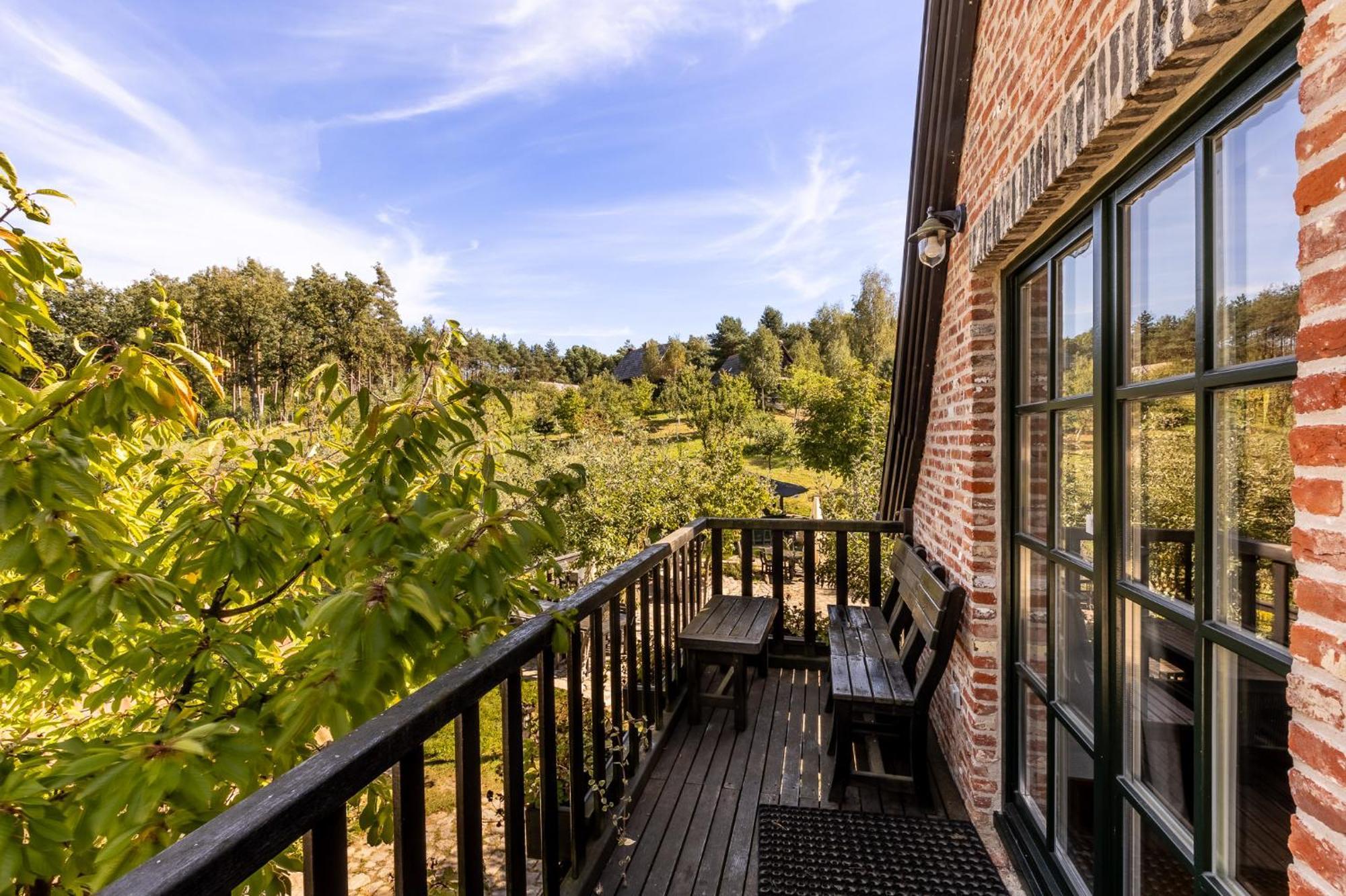 Gosciniec Pod Zajacem Bed & Breakfast Olesnica  Bagian luar foto