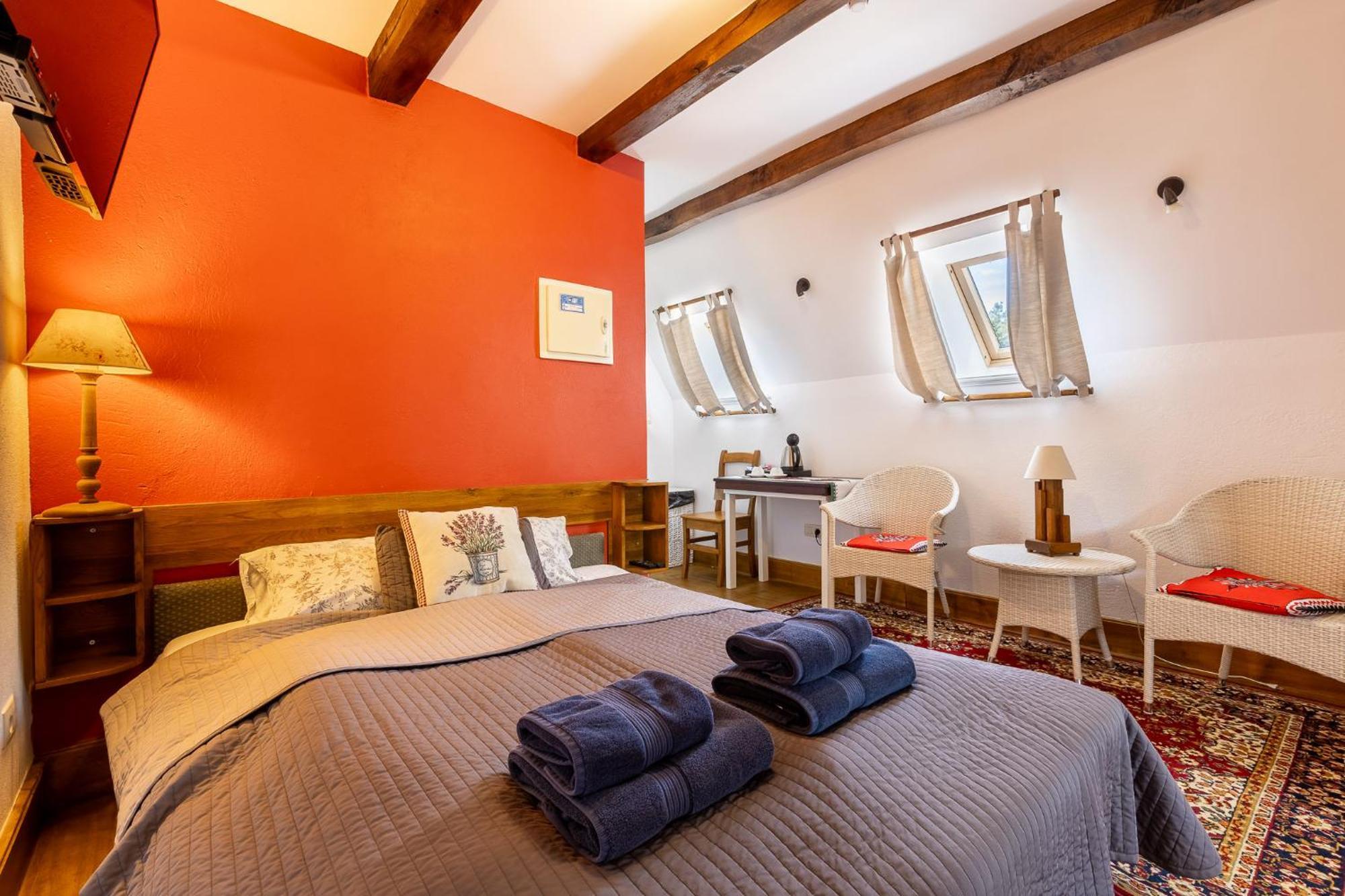 Gosciniec Pod Zajacem Bed & Breakfast Olesnica  Bagian luar foto