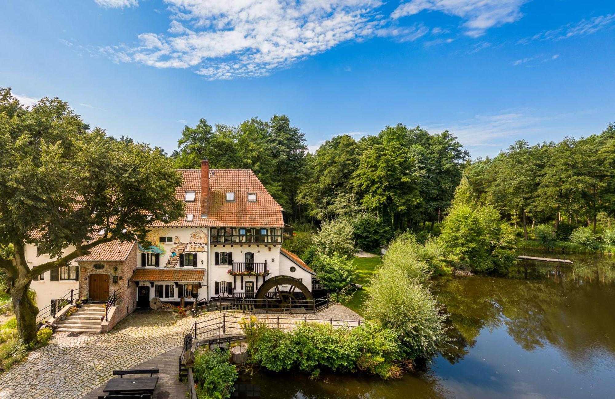 Gosciniec Pod Zajacem Bed & Breakfast Olesnica  Bagian luar foto